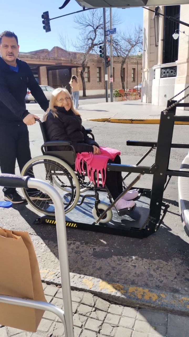 Rampa mecánica para silla de ruedas